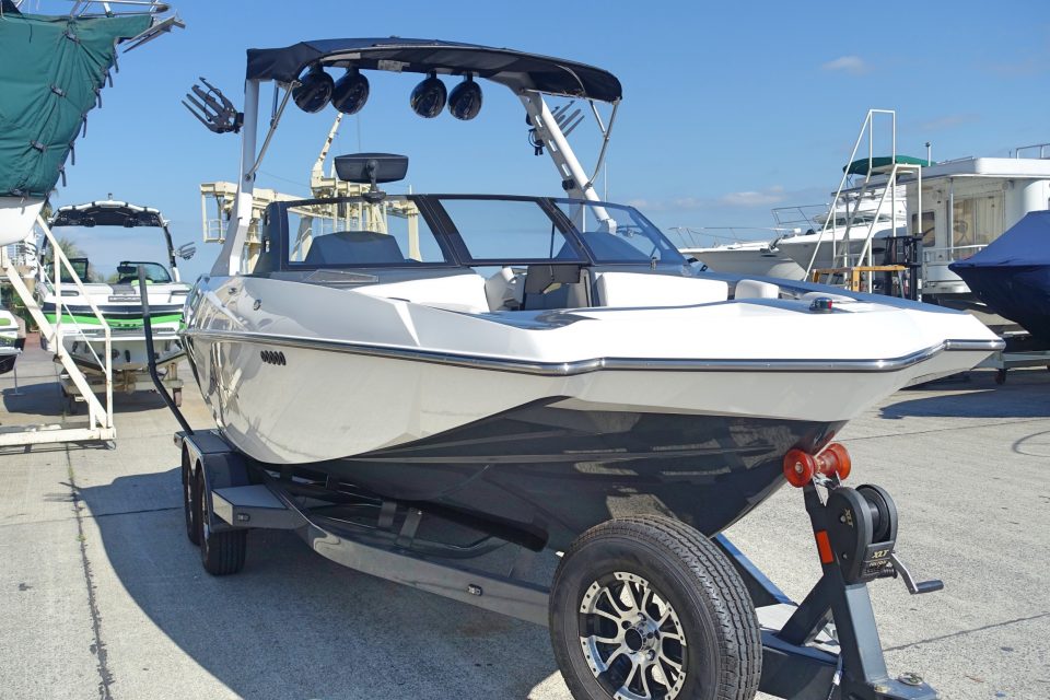 Axis Boat アクシスボート A22 2017 New arrival ウェイクサーフィン仕様 ボート情報 琵琶湖マリーナ