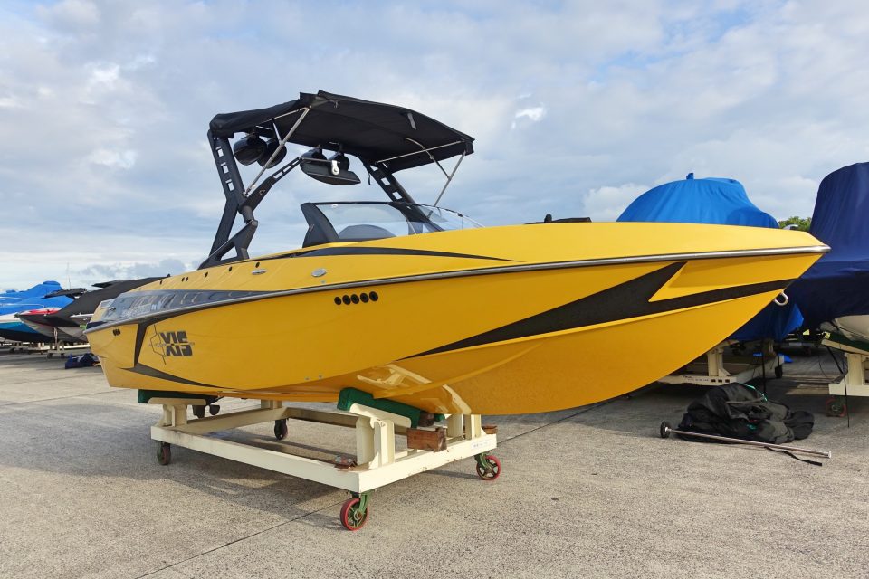 Axis Boat アクシスボート T22 2015 Model ボート情報 琵琶湖マリーナ【ロータリーピア88】 ウェイク