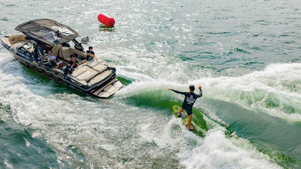 CENTURION WAKE SURF JAPAN OPEN 2025　ウェイクサーフィンをしている様子