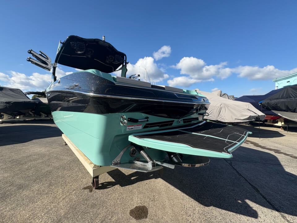 センチュリオンボート Fi25 バックスタイル