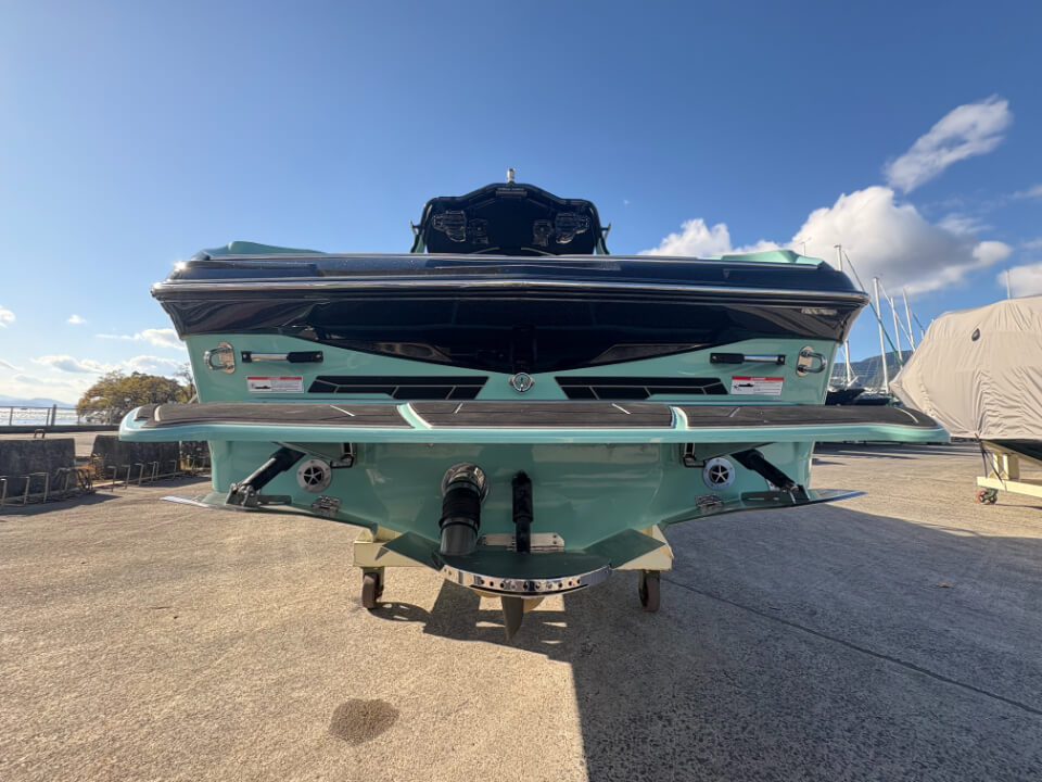 センチュリオンボート Fi25 後ろ側