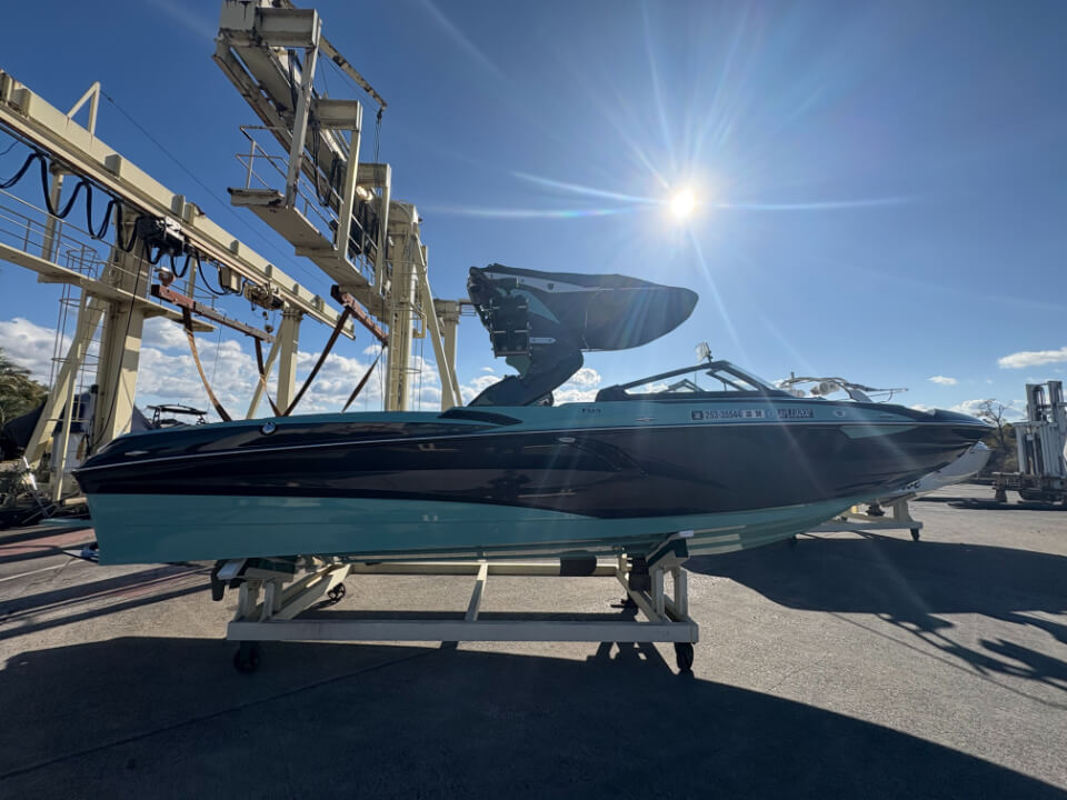 センチュリオンボート Fi25 右舷全形写真