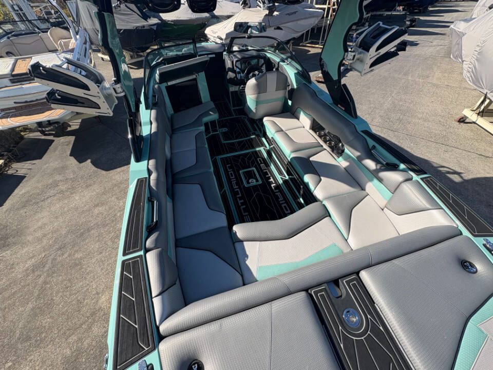 センチュリオンボート Fi25 メインフロアー