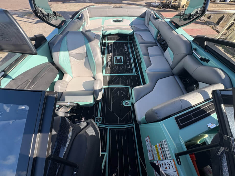 センチュリオンボート Fi25 メインフロアー