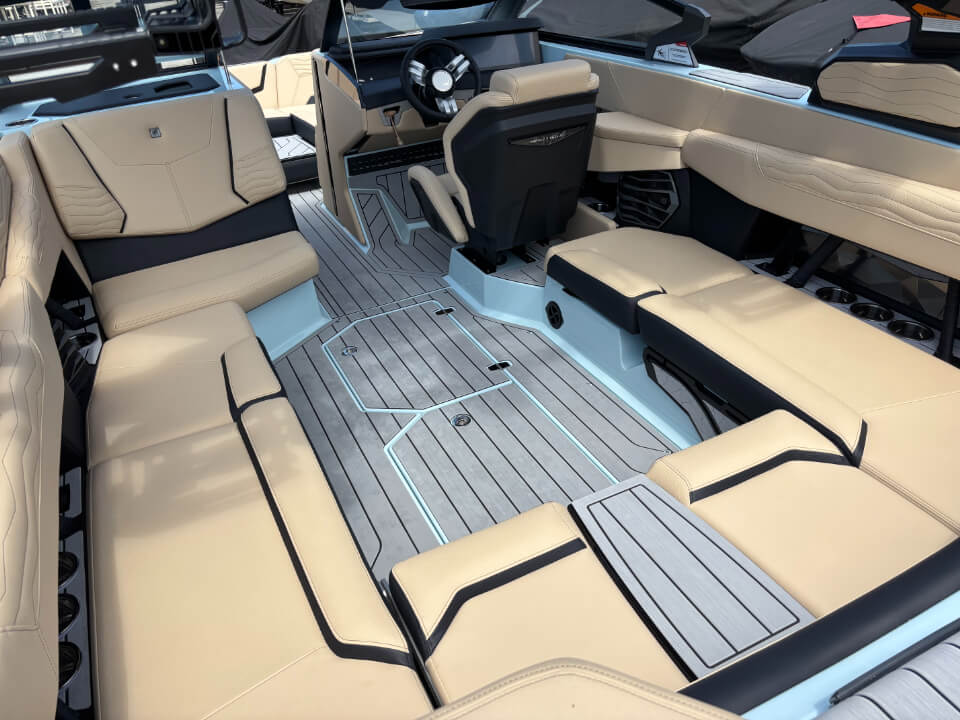 スーパーエアーノーティック G23 2026年モデル 運転席メインフロアー