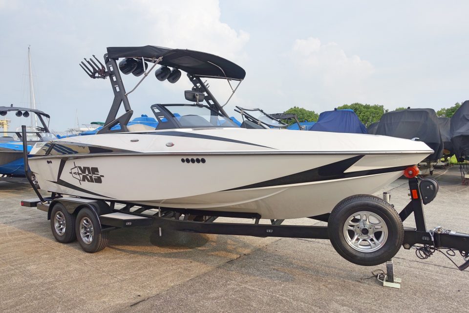 Axis Boat アクシスボート T22 2017Model ボート情報 琵琶湖マリーナ【ロータリーピア88】 ウェイク