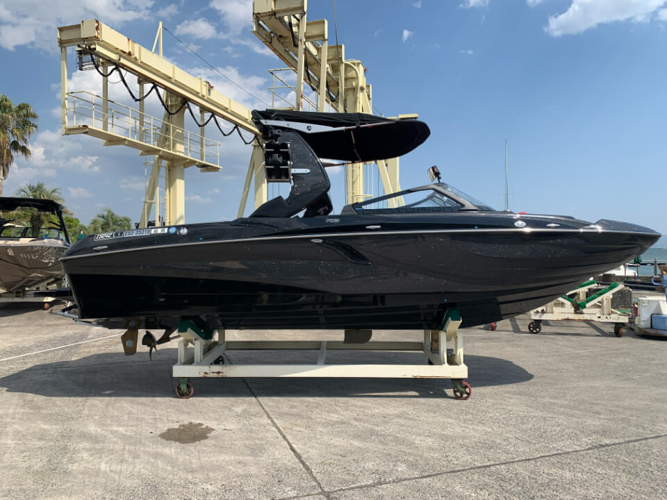 センチュリオンボートFi23 2019モデル　右舷全形写真