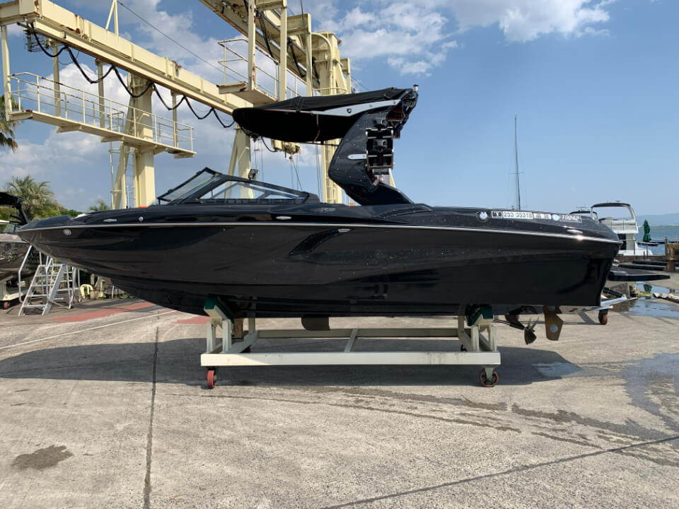 センチュリオンボートFi23 2019モデル　左舷全形写真