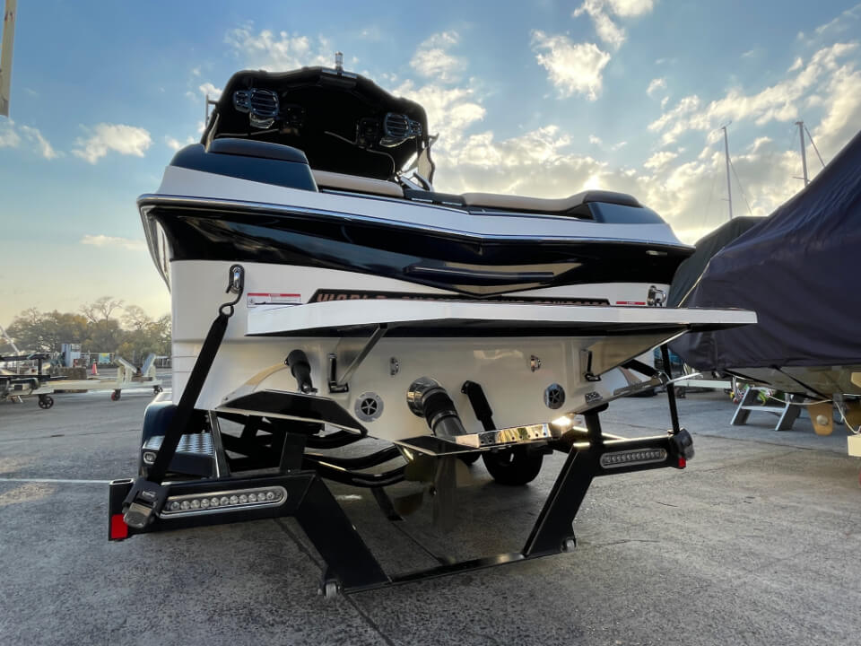 センチュリオンボート Ri237 2019年モデル バックスタイル