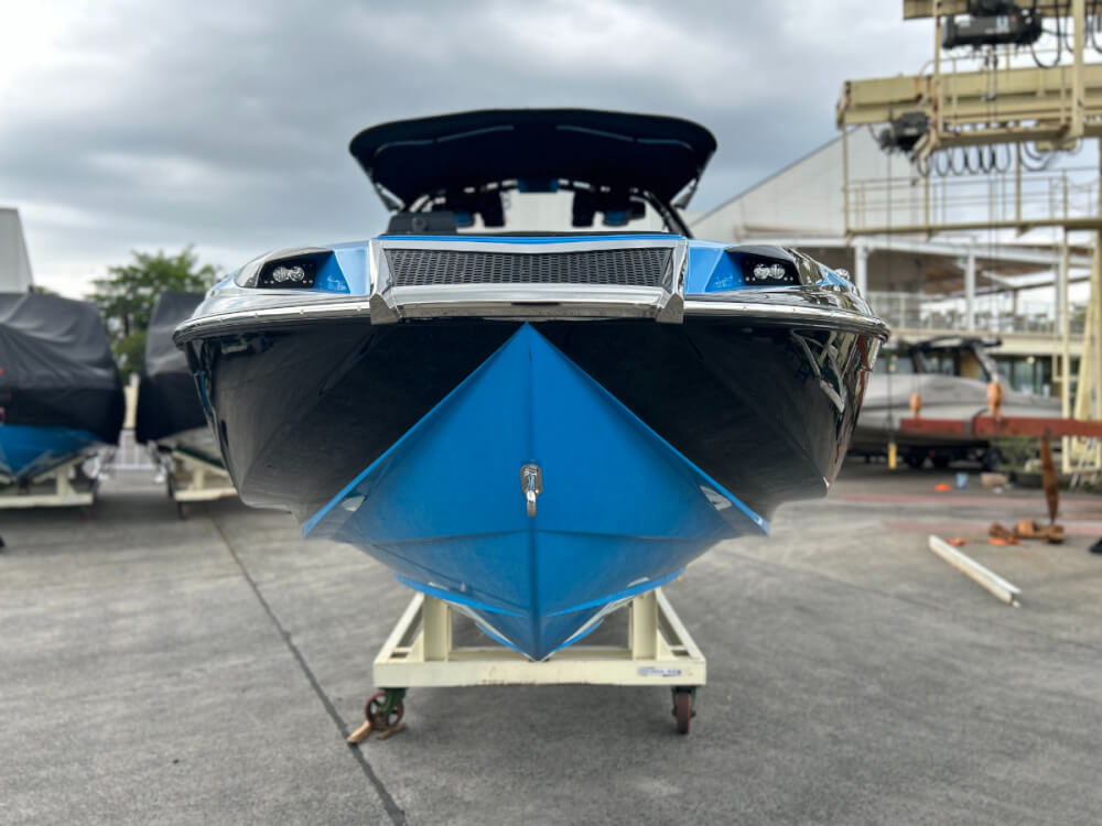 センチュリオンボート Ri237 2019年モデル 正面写真