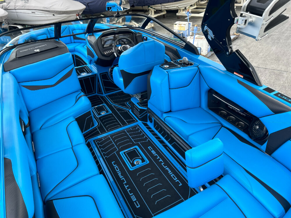 センチュリオンボート Ri237 2019年モデル メインフロアー
