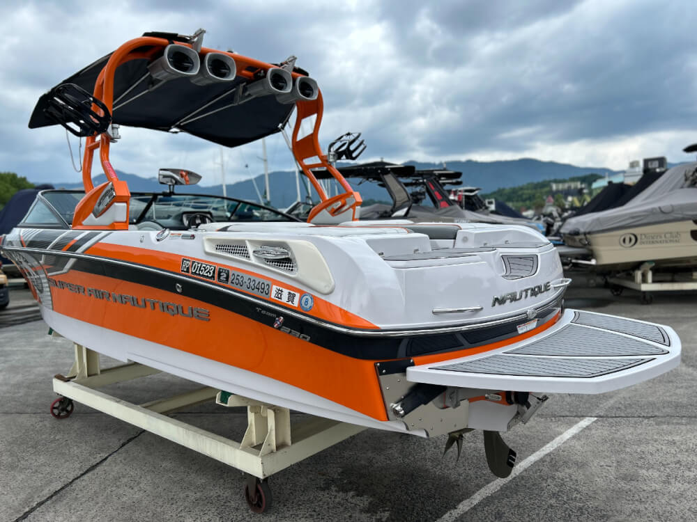 Super Air Nautique 230 2013model バックスタイル