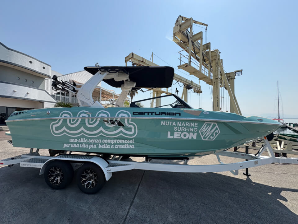 センチュリオン LEON muta コラボ艇 右舷全形写真