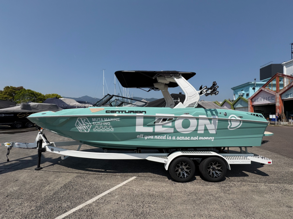 センチュリオン LEON muta コラボ艇 左舷全形写真