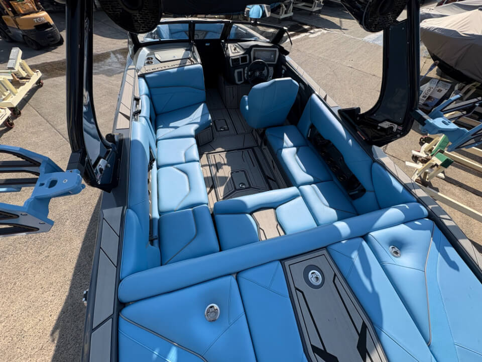 センチュリオンボート NV233 メインフロアー