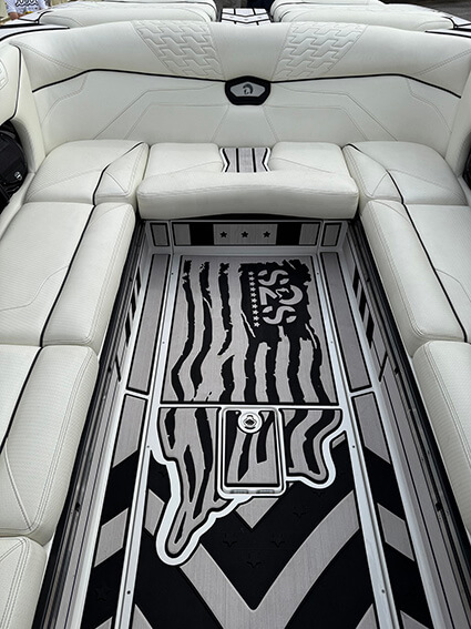 CENTURION BOATS Ri265の内装