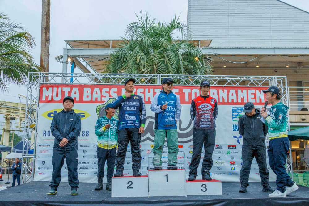 表彰台の上の選手たち