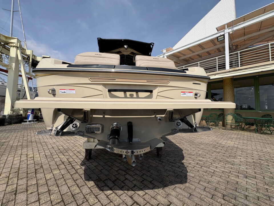 センチュリオン　Ri245　ムータデザイン　2026年モデル　後ろ側