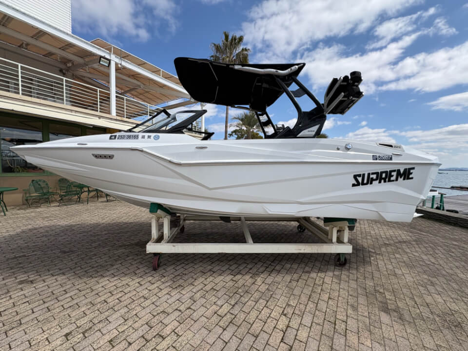 シュプリーム　ZS212　2022年モデル　左舷全形写真