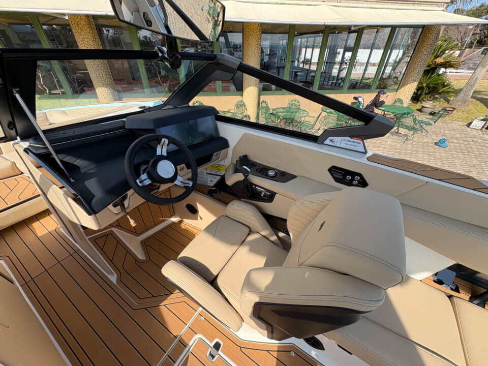 センチュリオン　G23　2026年モデル　コックピット