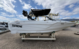 シュプリーム　ZS212　2022年モデル　右舷全形写真