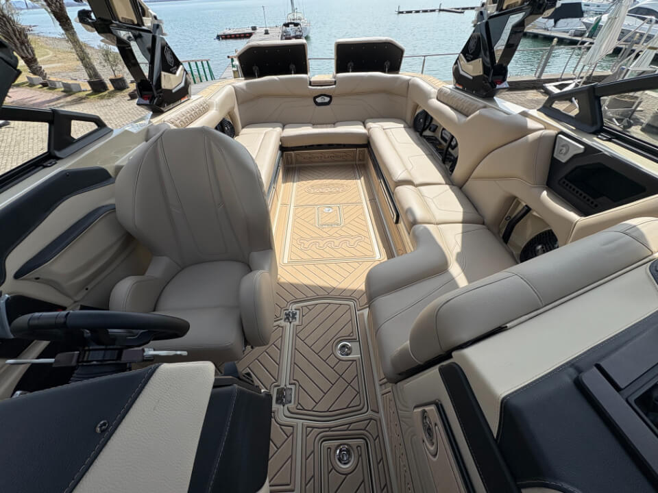 センチュリオン　Ri245　ムータデザイン　2026年モデル　メインフロアー