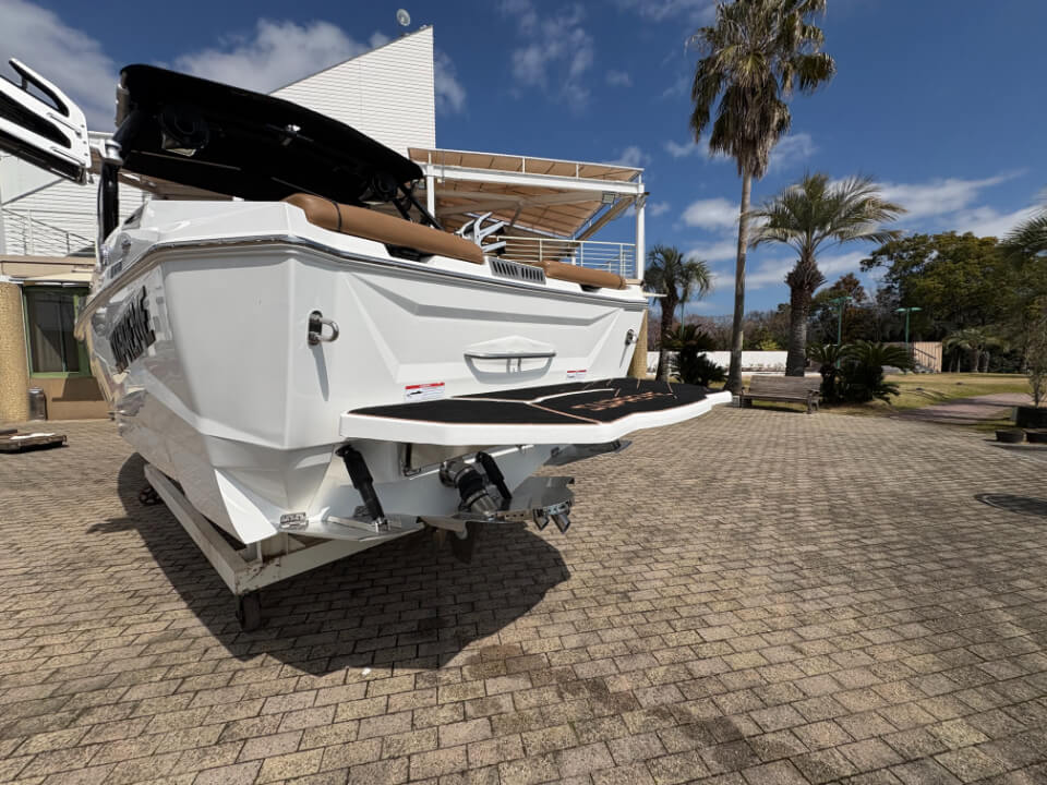 シュプリーム　ZS212　2022年モデル　バックスタイル