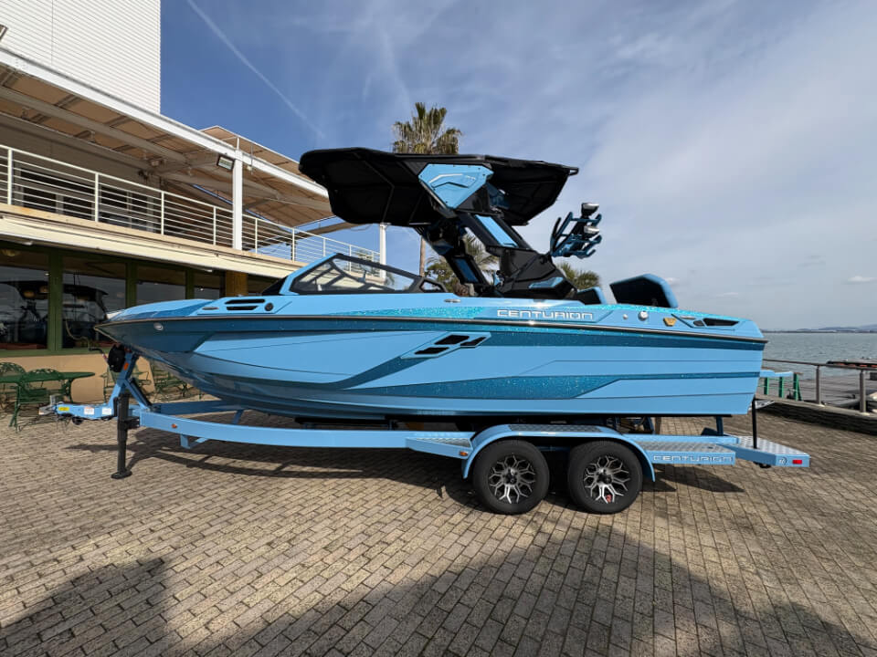 センチュリオン　Ri230　2026年モデル　左舷全形写真　