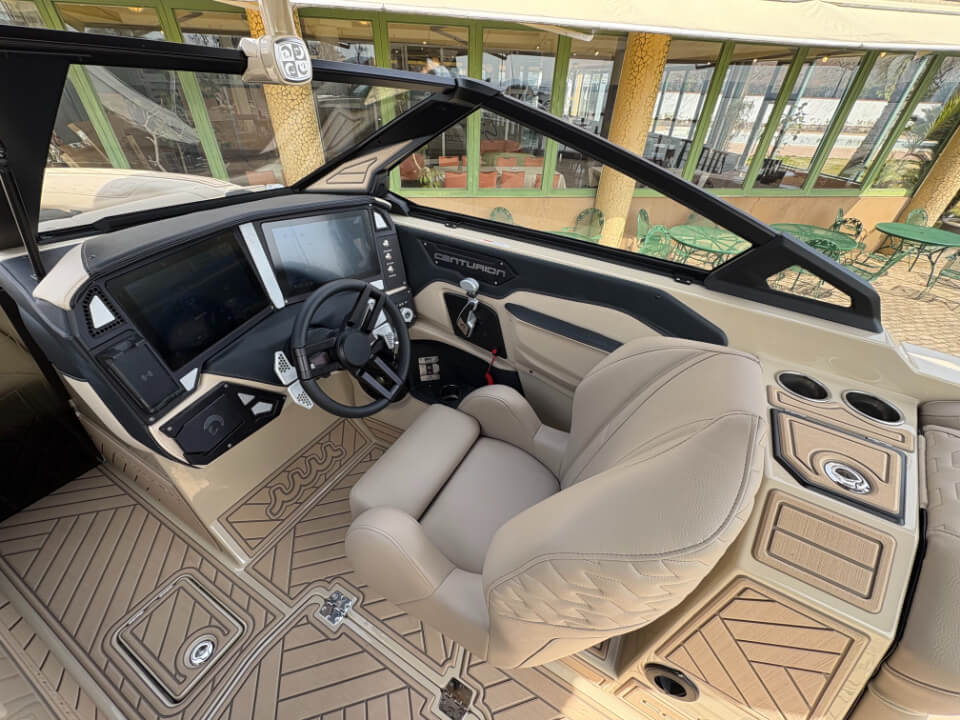 センチュリオン　Ri245　ムータデザイン　2026年モデル　コックピット