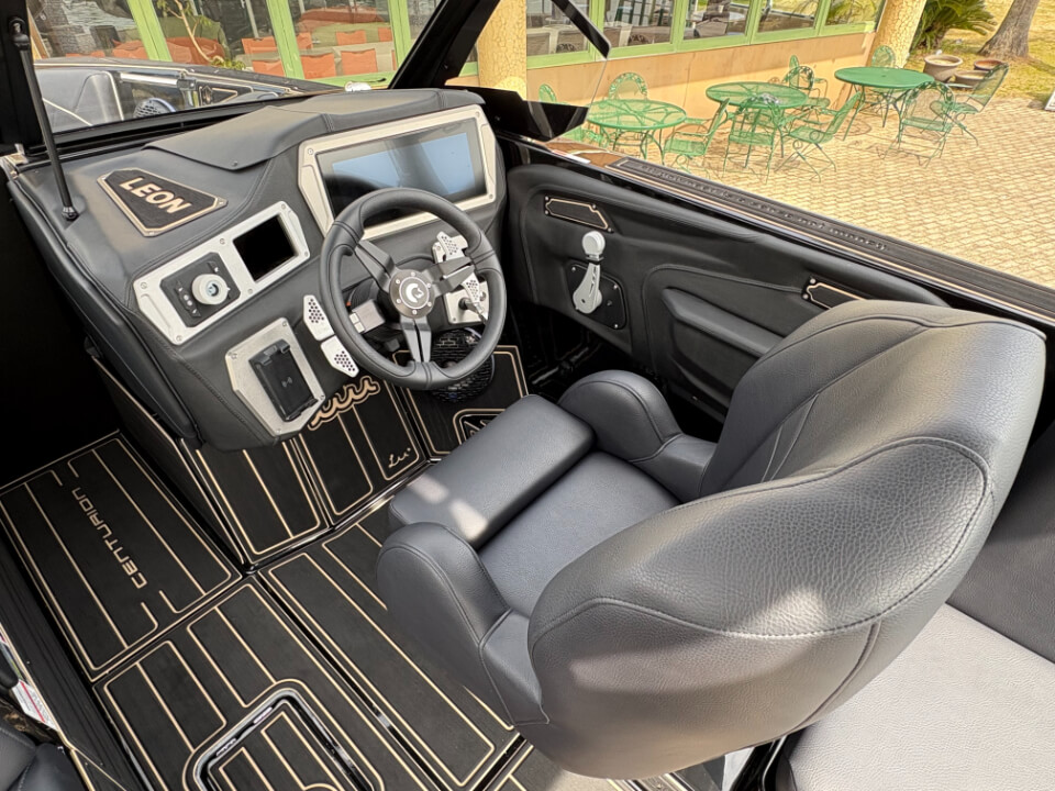 センチュリオン Nv243　ムータレオン　2026年モデル　コックピット