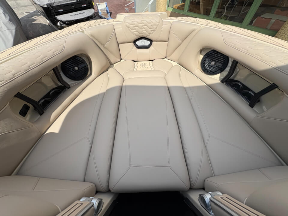 センチュリオン　Ri245　ムータデザイン　2026年モデル　バウ写真