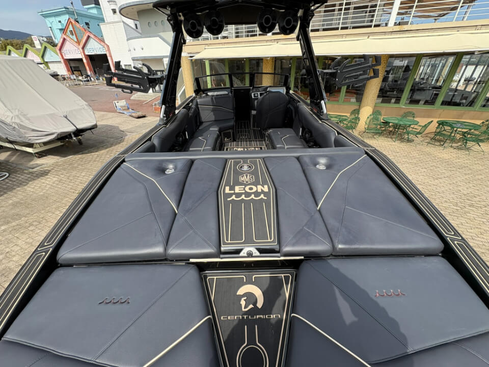 センチュリオン Nv243　ムータレオン　2026年モデル　船尾