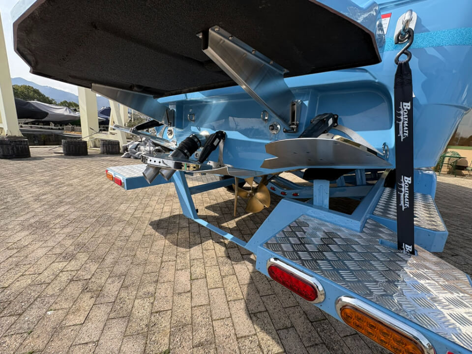 センチュリオン　Ri230　2026年モデル　バックスタイル