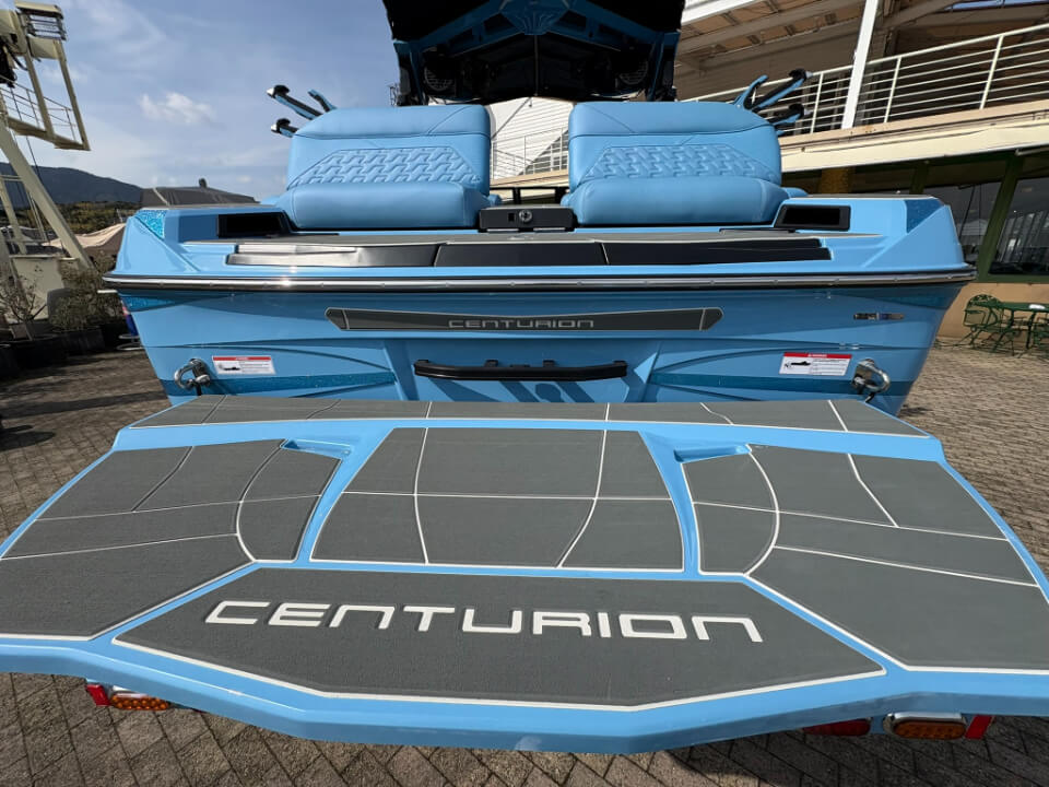 センチュリオン　Ri230　2026年モデル　船尾