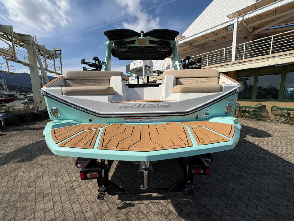 ノーティックボート G23　2026年モデル 後ろ側