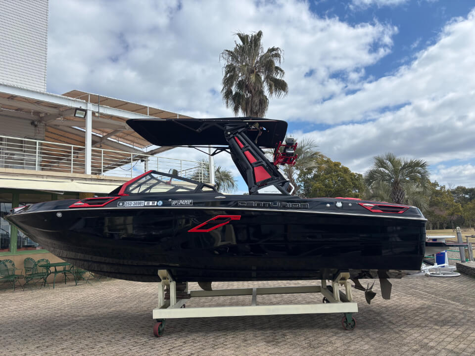 センチュリオン　Ri230　2024年モデル　左舷全形写真