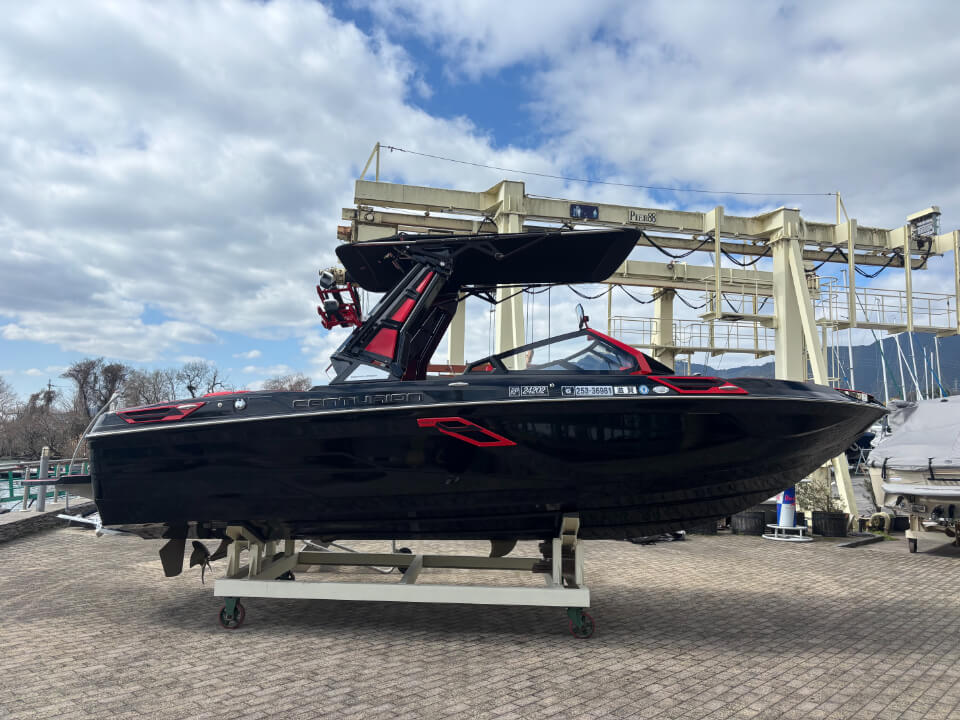 センチュリオン　Ri230　2024年モデル　右舷全形写真