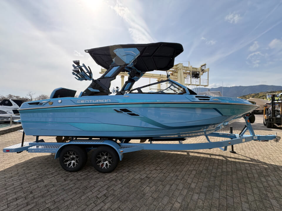 センチュリオン　Ri230　2026年モデル　右舷全形写真