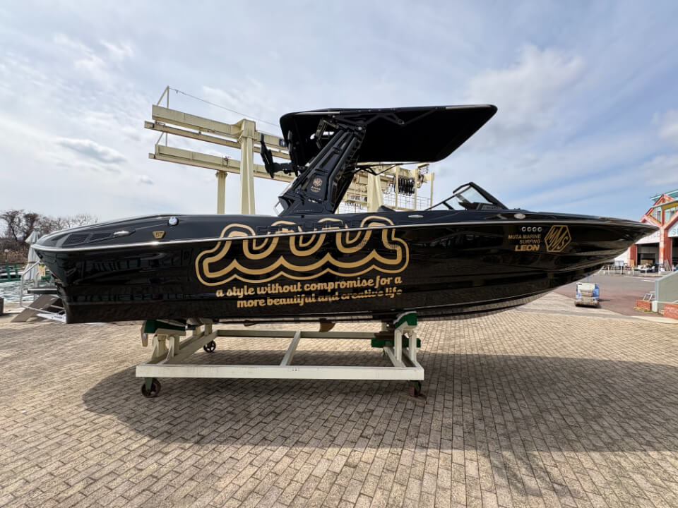 センチュリオン Nv243　ムータレオン　2026年モデル　右舷全形写真