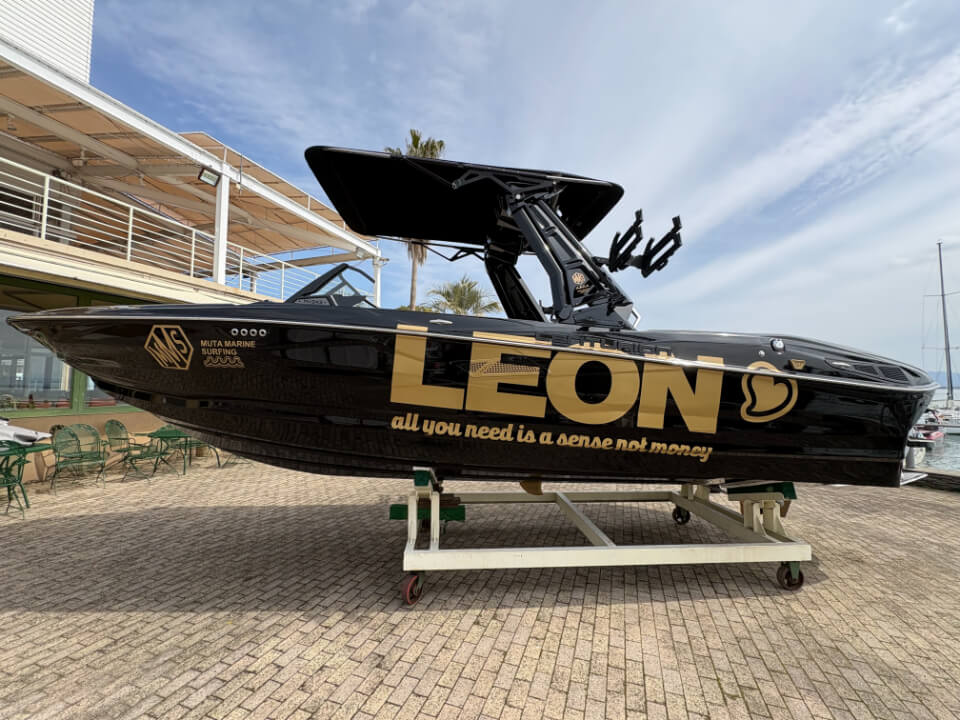 センチュリオン Nv243　ムータレオン　2026年モデル　左舷全形写真