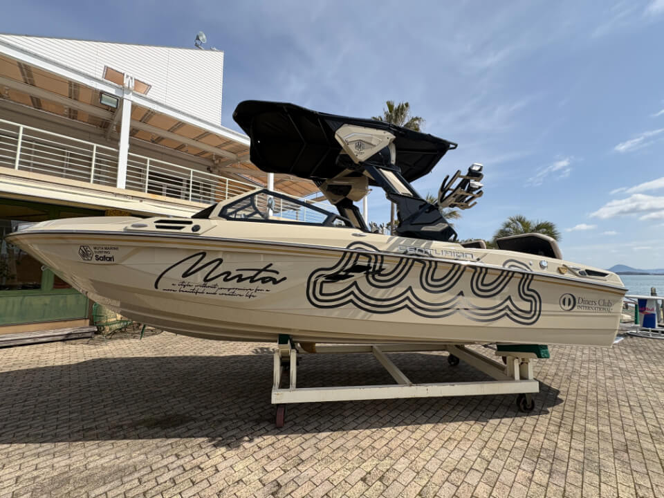 センチュリオン　Ri245　ムータデザイン　2026年モデル　左舷全形写真