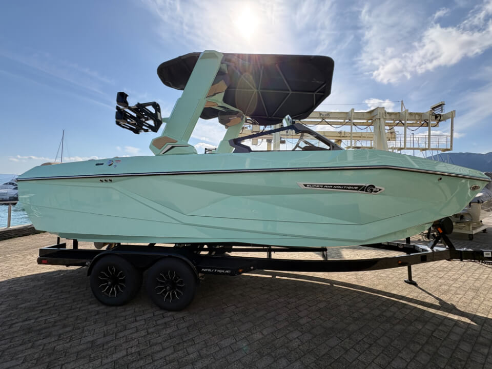 ノーティック　G23　2026年モデル　右舷全形写真