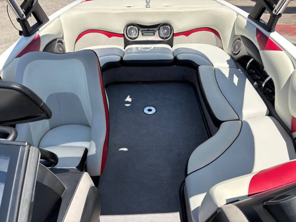 MALIBU 21VLX 2013model メインフロアー
