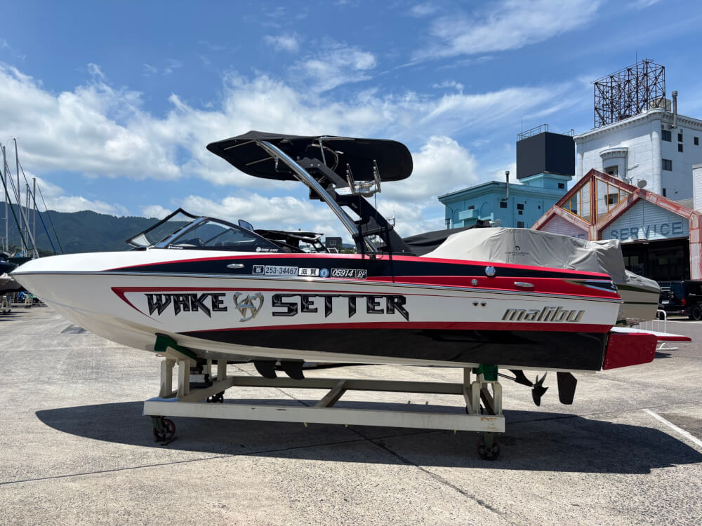 MALIBU 21VLX 2013model 左舷全体写真