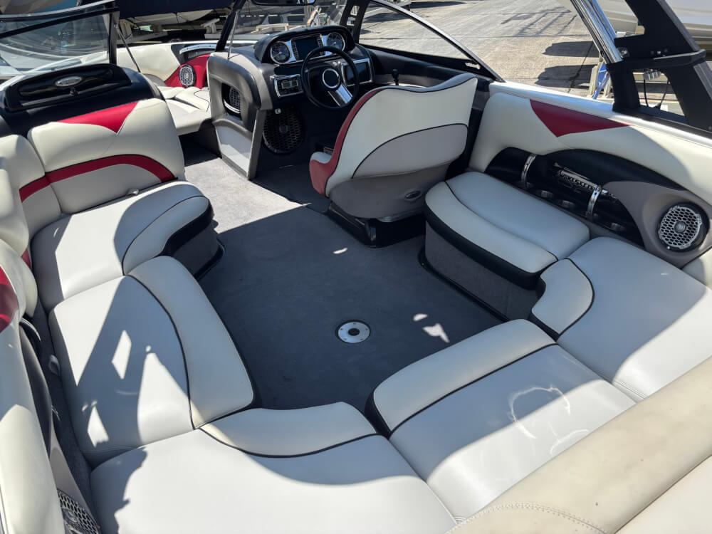 MALIBU 21VLX 2013model メインフロアー
