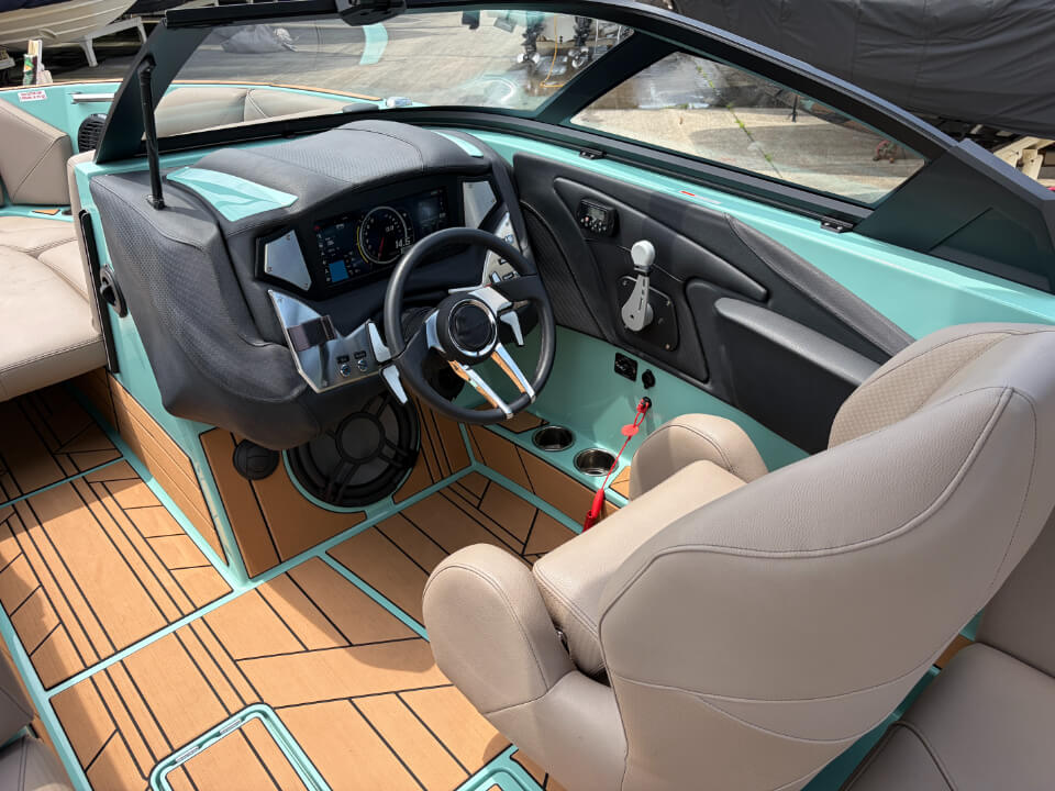 センチュリオン Vi22 2020年モデルコックピット写真